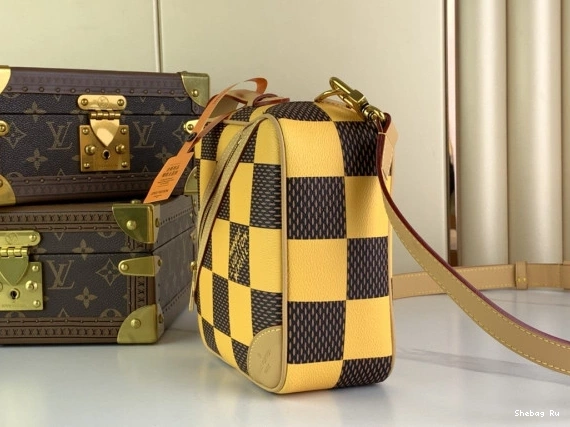 Chess LOUIS Messenger-24*24*8CM VUITTON 0729
